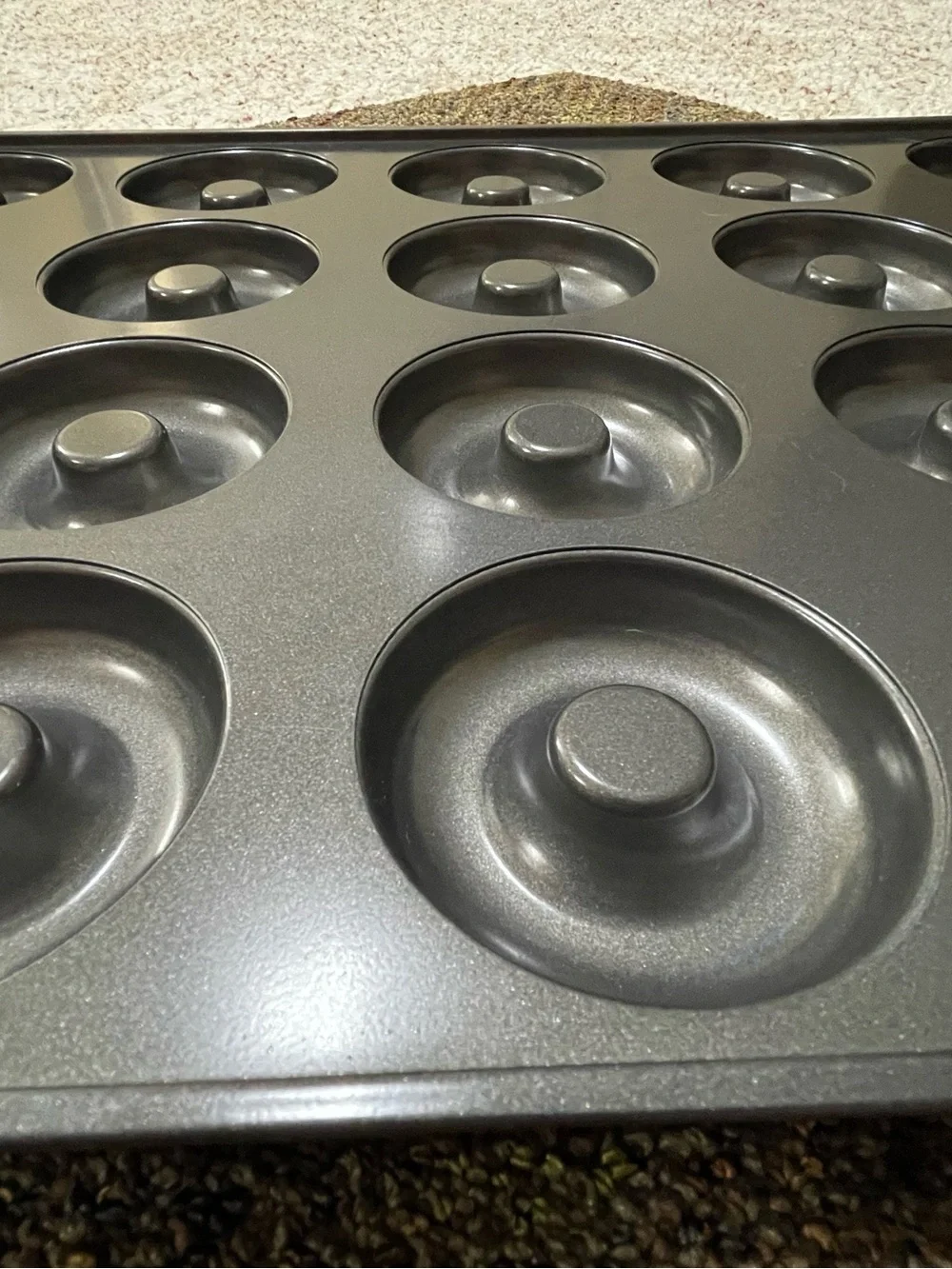 Wilton, perfect results, 20-capacity donut pan